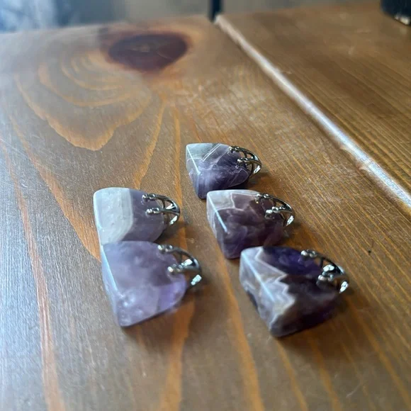 1 pc Purple Amethyst Crystal Carved Bag (random selection) - Picture 3 of 3